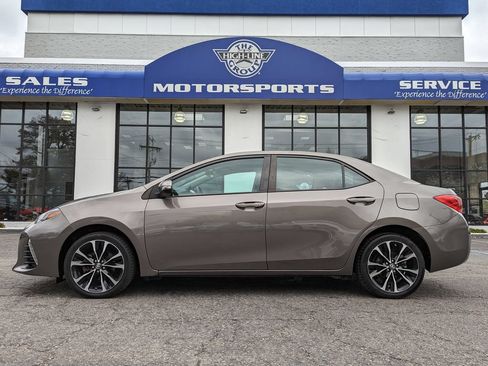 Used 2017 Toyota Corolla SE w/ SE Premium Package FWD image 1