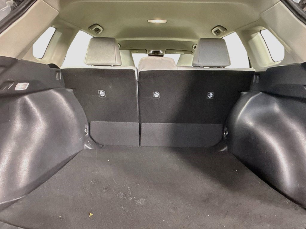Used 2025 Toyota Corolla Cross L FWD image 33