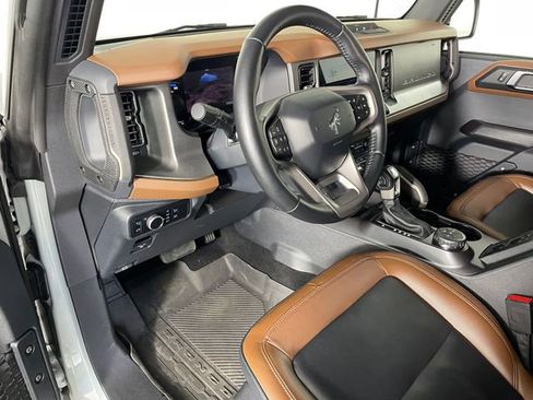 Used 2024 Ford Bronco Outer Banks AWD/4WD image 3