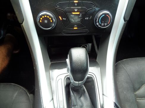 Used 2015 Ford Fusion SE image 20