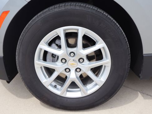 Used 2024 Chevrolet Equinox LT w/ LPO, Floor Liner Package FWD image 15