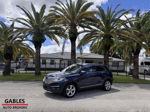 Used 2017 Lincoln MKC Premiere image 2