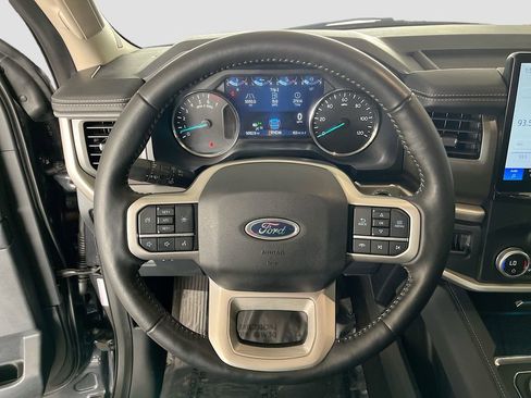 Used 2024 Ford Expedition XLT image 11