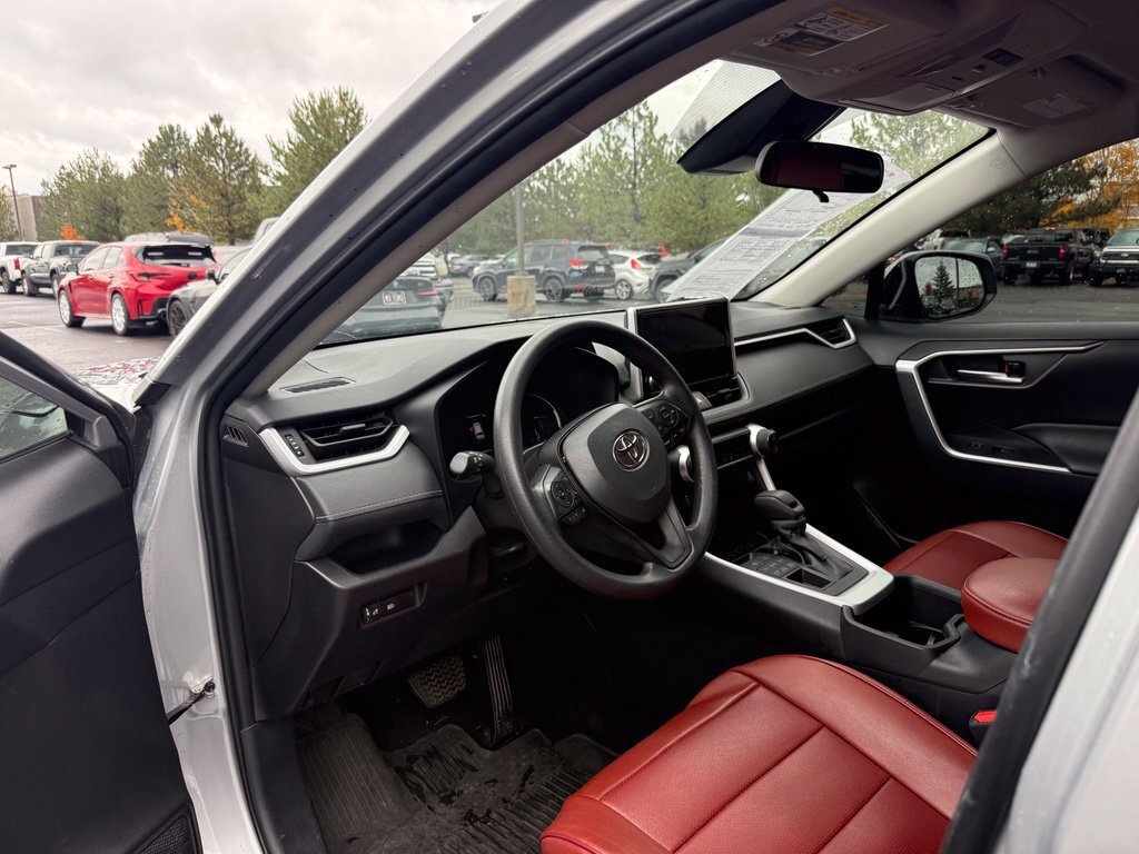 Used 2025 Toyota RAV4 XLE AWD/4WD image 22