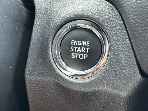 Used 2025 Toyota RAV4 XLE FWD image 21
