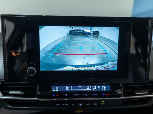 Certified 2025 Toyota Sienna LE FWD image 30