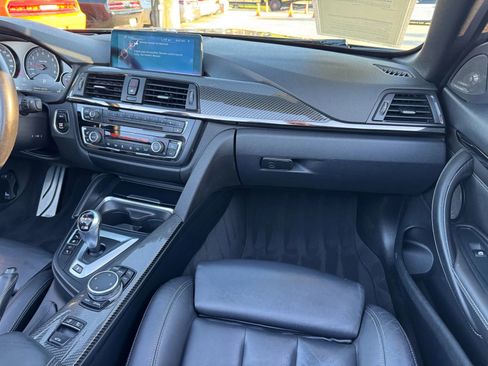 Used 2015 BMW M4 Convertible image 28