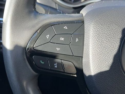 Used 2023 Jeep Cherokee Altitude Lux image 25