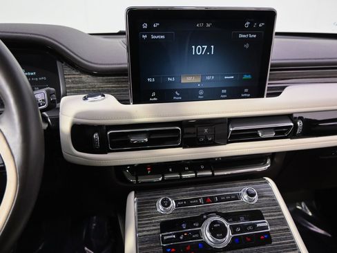 Used 2022 Lincoln Aviator Black Label w/ Class IV Trailer Tow Package image 28