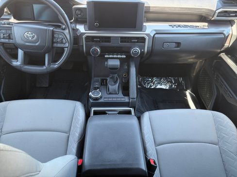 Used 2025 Toyota Tacoma SR5 AWD/4WD image 18