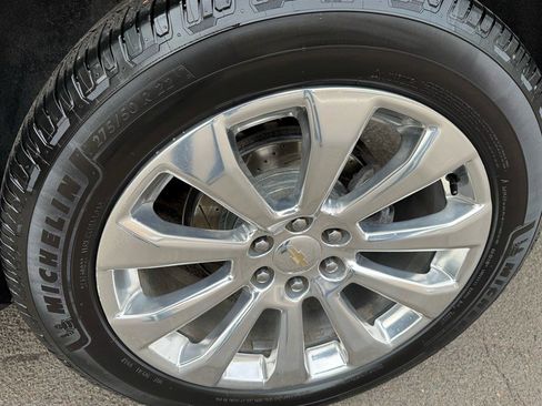 Used 2021 Chevrolet Tahoe Premier w/ Premium Package image 12