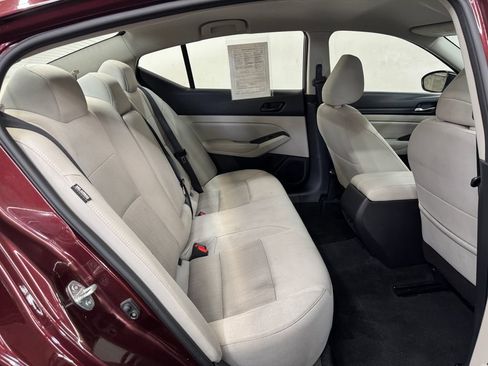 Used 2024 Nissan Altima 2.5 SV FWD image 27