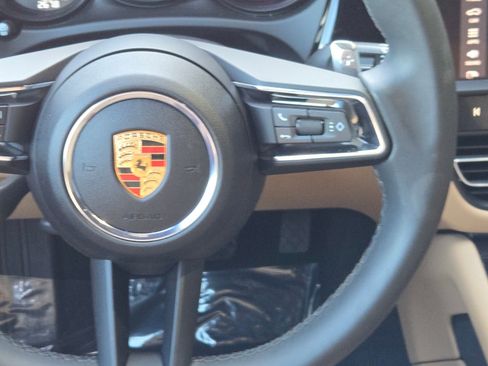 Certified 2025 Porsche Macan AWD/4WD image 17