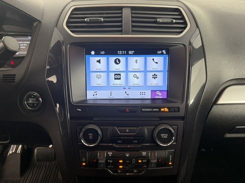 Used 2017 Ford Explorer XLT w/ Equipment Group 202A AWD/4WD image 21