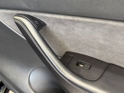 Used 2022 Tesla Model Y Performance AWD/4WD image 24