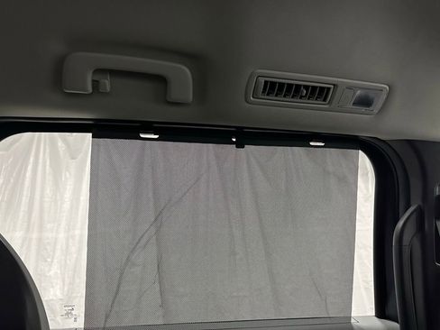 Used 2025 Toyota Sienna LE image 44