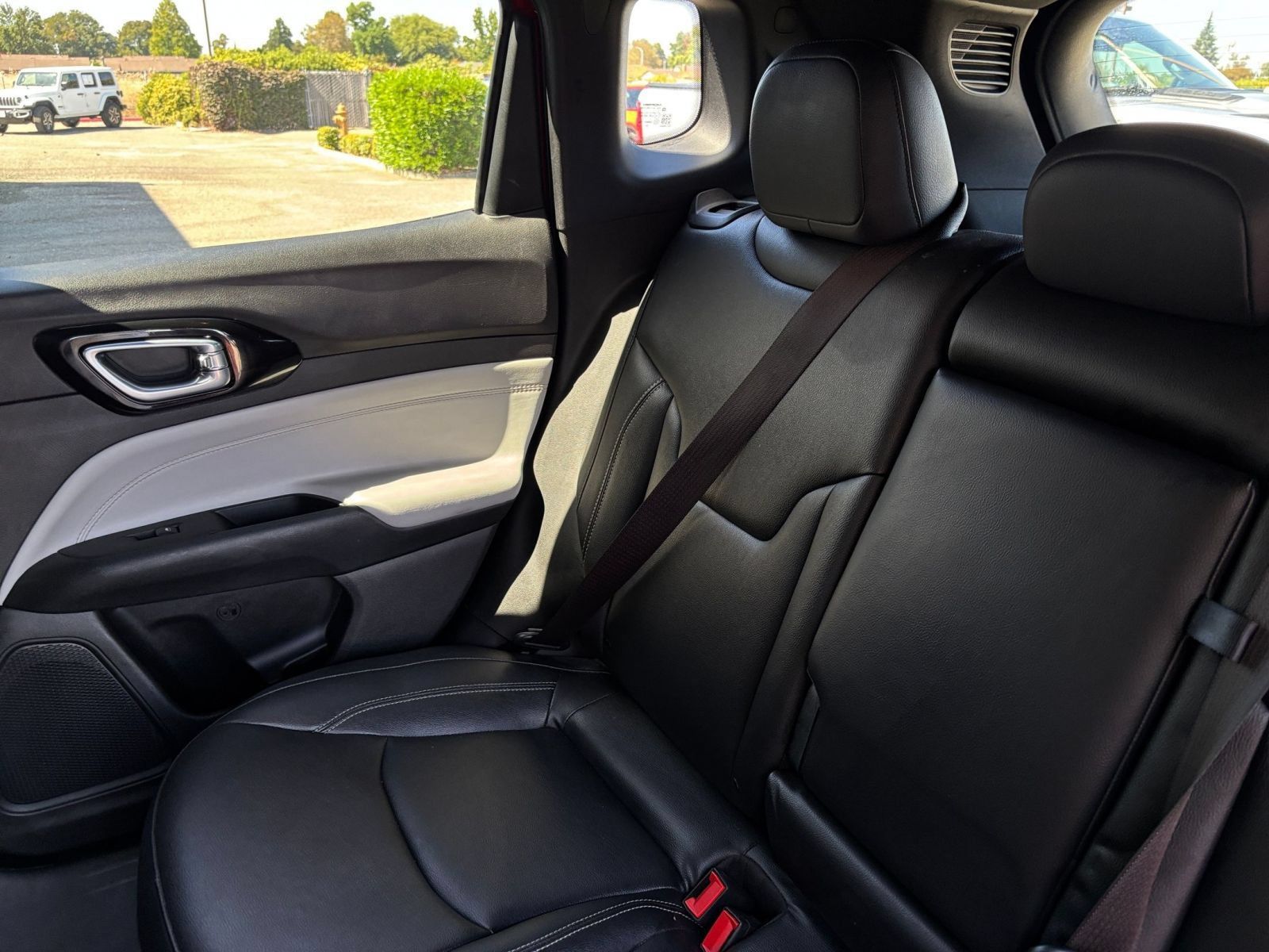 Used 2025 Jeep Compass Limited AWD/4WD image 39
