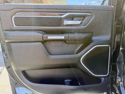 Used 2019 RAM 1500 Laramie AWD/4WD image 21