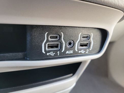 Used 2021 Chrysler Voyager LX image 20