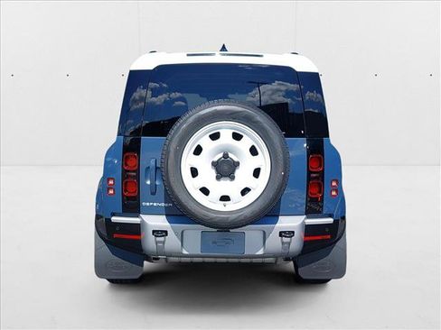 New 2025 Land Rover Defender 110 S image 6