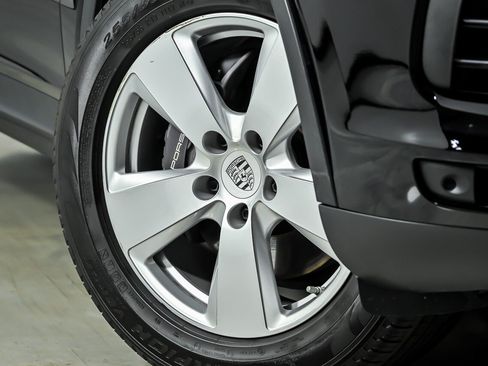 Used 2023 Porsche Cayenne AWD/4WD image 4