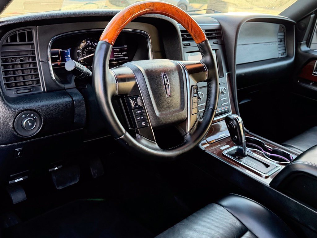 Used 2017 Lincoln Navigator Select AWD/4WD image 21