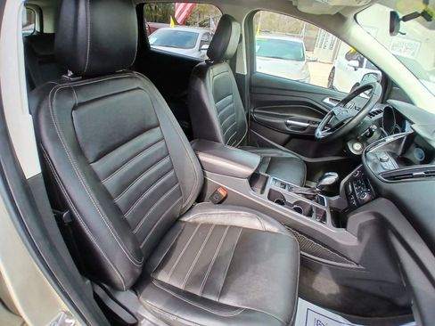 Used 2018 Ford Escape SEL image 9