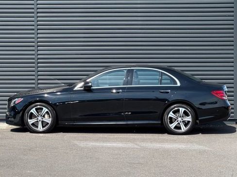Used 2017 Mercedes-Benz E 300 4MATIC image 2