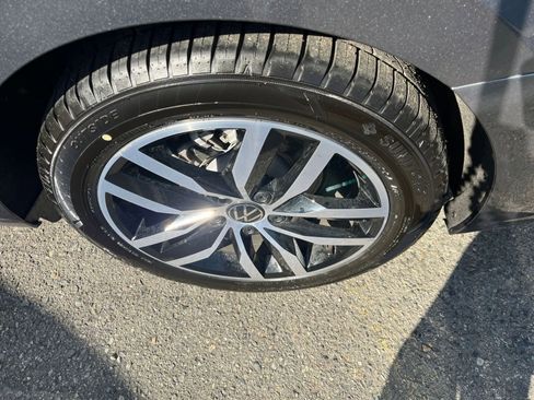 Used 2025 Volkswagen Jetta SE image 30