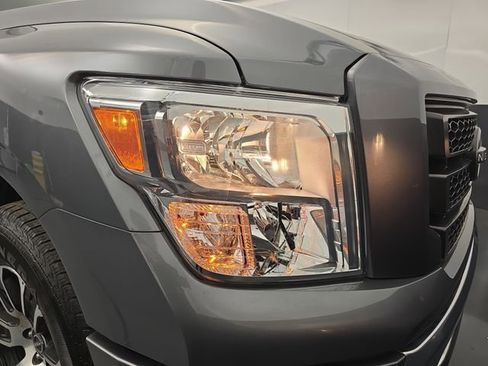 Used 2024 Nissan Titan SV image 13