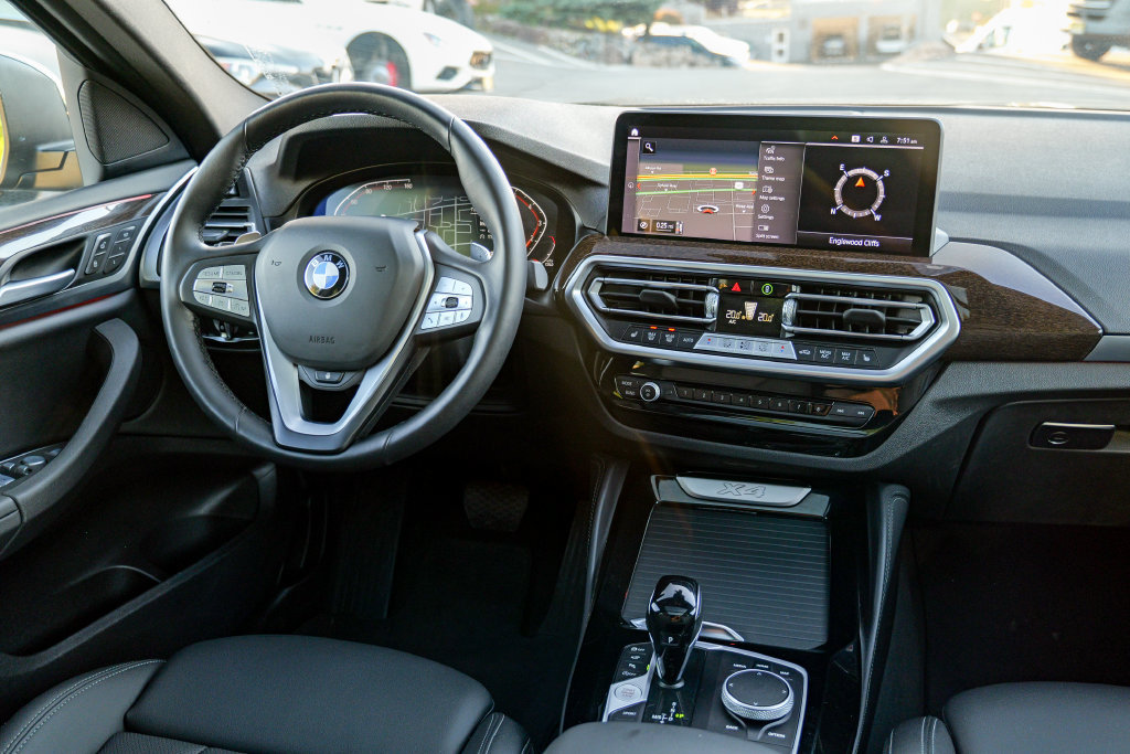 Used 2023 BMW X4 xDrive30i w/ Premium Package AWD/4WD image 39