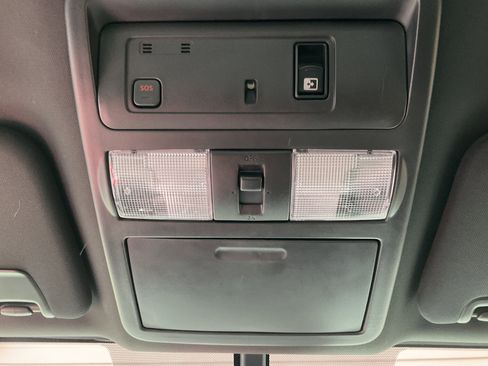 Used 2019 Nissan Titan SL w/ Midnight Edition image 36