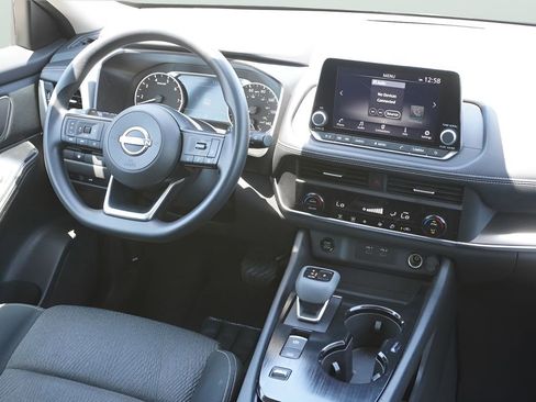 Used 2024 Nissan Rogue SV FWD image 24