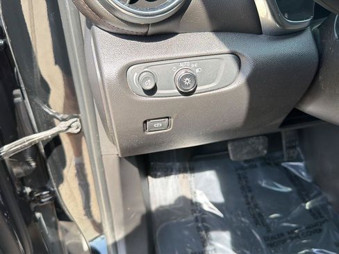 Used 2022 Chevrolet Blazer Premier FWD image 11