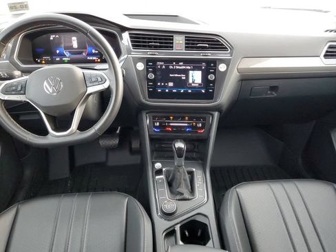 Used 2024 Volkswagen Tiguan SE AWD/4WD image 27