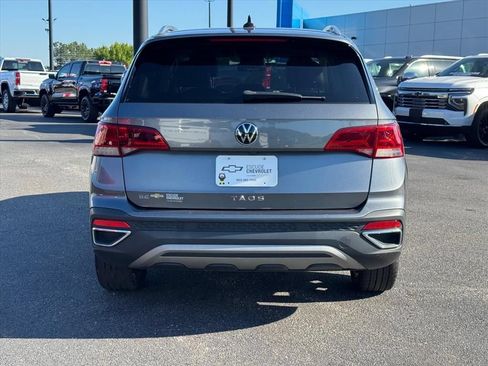 Used 2022 Volkswagen Taos SE FWD image 4