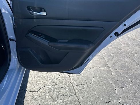 Used 2025 Nissan Altima 2.5 SR image 16