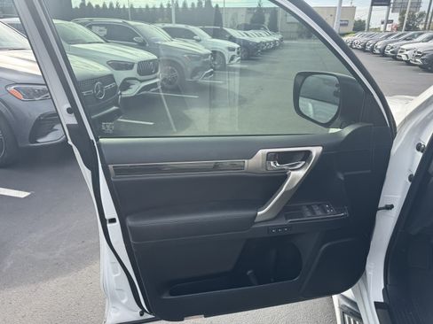 Used 2020 Lexus GX 460 Premium w/ Premium Package AWD/4WD image 14