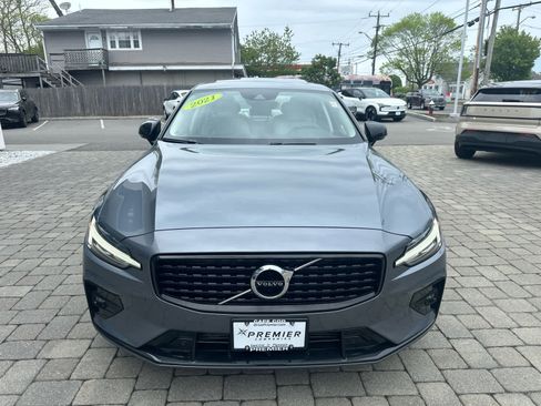 Used 2021 Volvo S60 T5 Momentum w/ Premium Package FWD image 3