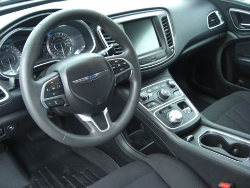 Used 2015 Chrysler 200 Limited image 7
