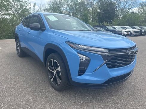 Used 2024 Chevrolet Trax RS w/ Driver Confidence Package image 2