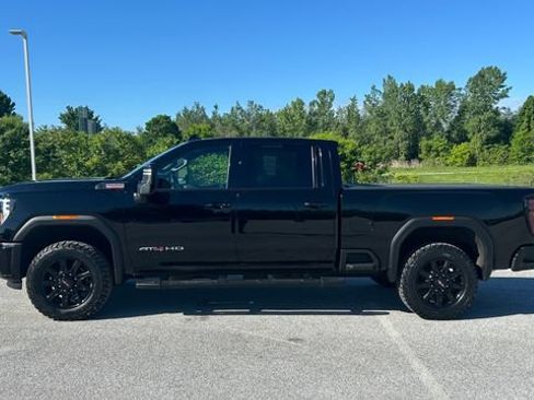 Used 2024 GMC Sierra 2500 AT4 AWD/4WD image 11