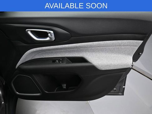 Used 2023 Jeep Compass Latitude image 34