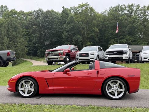 Used 2007 Chevrolet Corvette Coupe w/ Preferred Equipment Group RWD image 2