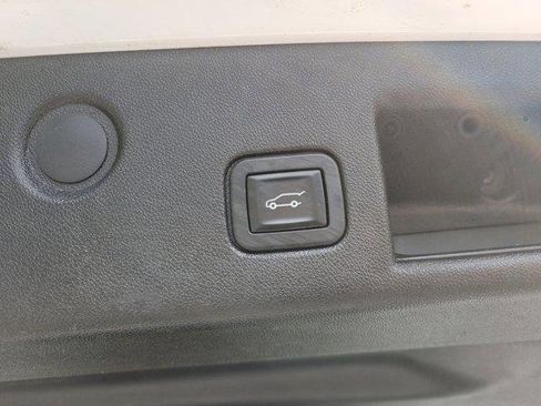 Used 2018 Chevrolet Equinox Premier image 10