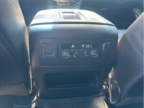 Used 2018 Chevrolet Tahoe Premier AWD/4WD image 18