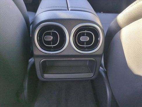 Used 2025 Mercedes-Benz C 300 Sedan image 17