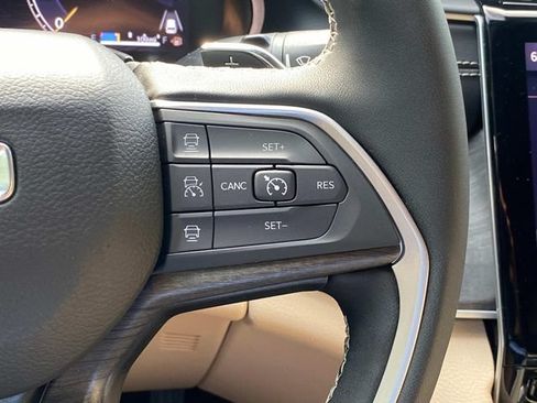 Used 2024 Jeep Grand Cherokee Limited AWD/4WD image 21