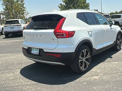 Used 2022 Volvo XC40 T4 Inscription w/ Advanced Package image 3