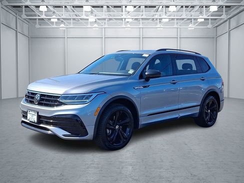 Certified 2024 Volkswagen Tiguan SE R-Line AWD/4WD image 3